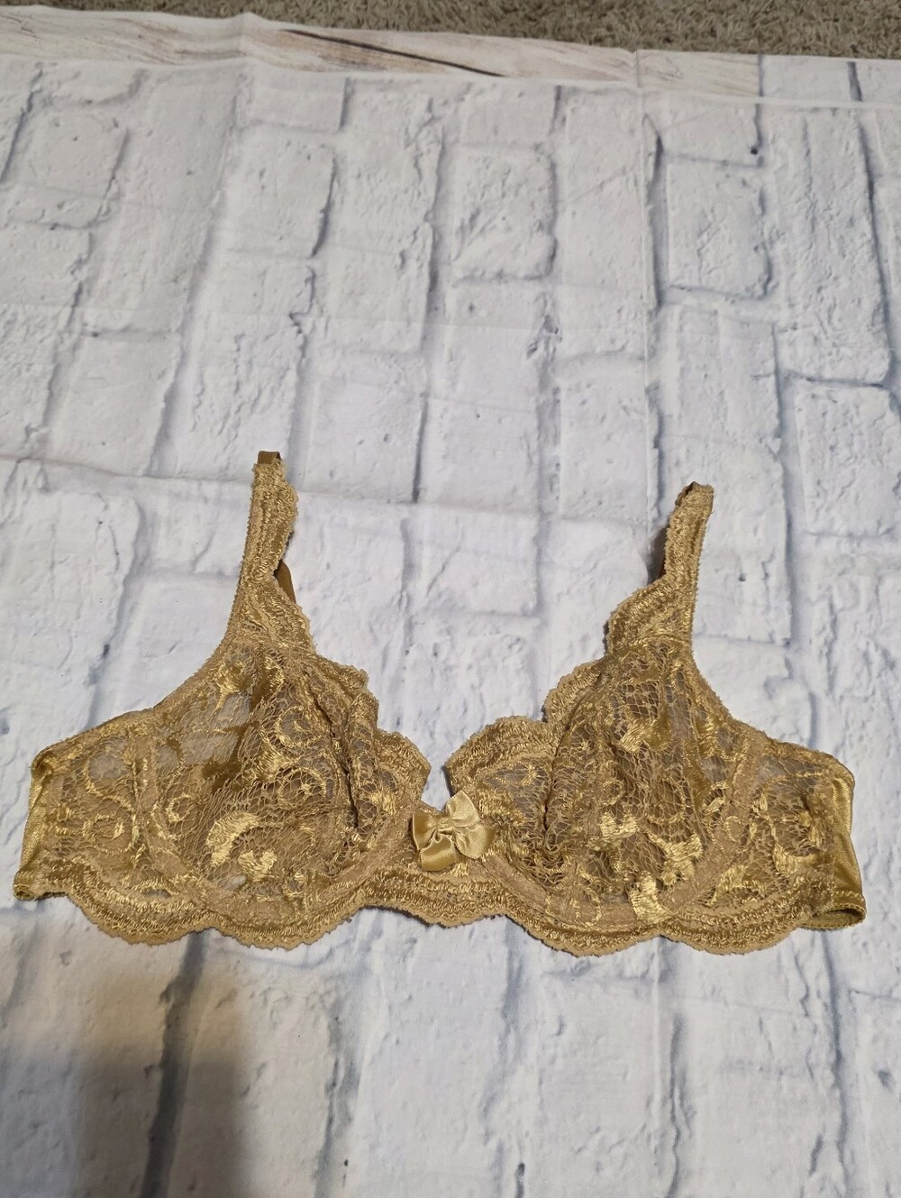 Victoria's Secret Gold Lace Underwire Bra with Center Bow